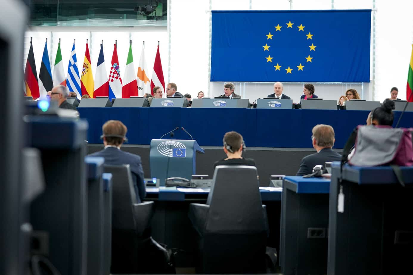 Making the European Parliament the guarantor of the independence of European citizens