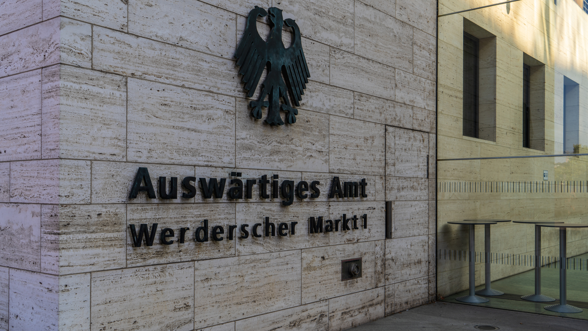 Foreign policy as a blank spot: opportunity for a paradigm shift of a new government